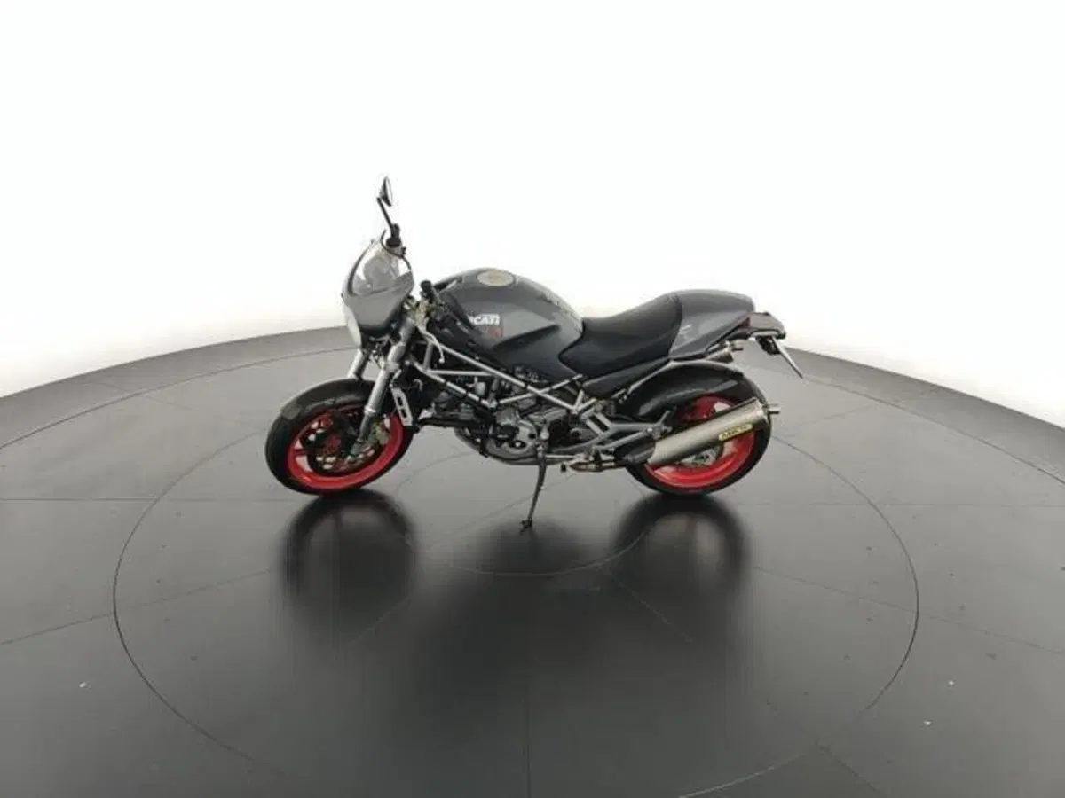 Ducati Monster 900 Dark (1999 - 02) (8)