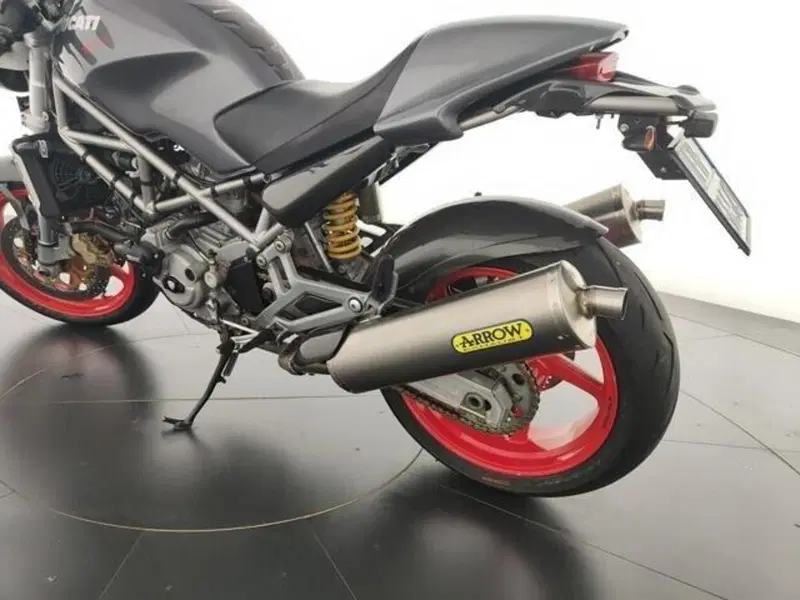 Ducati Monster 900 Dark (1999 - 02) (9)