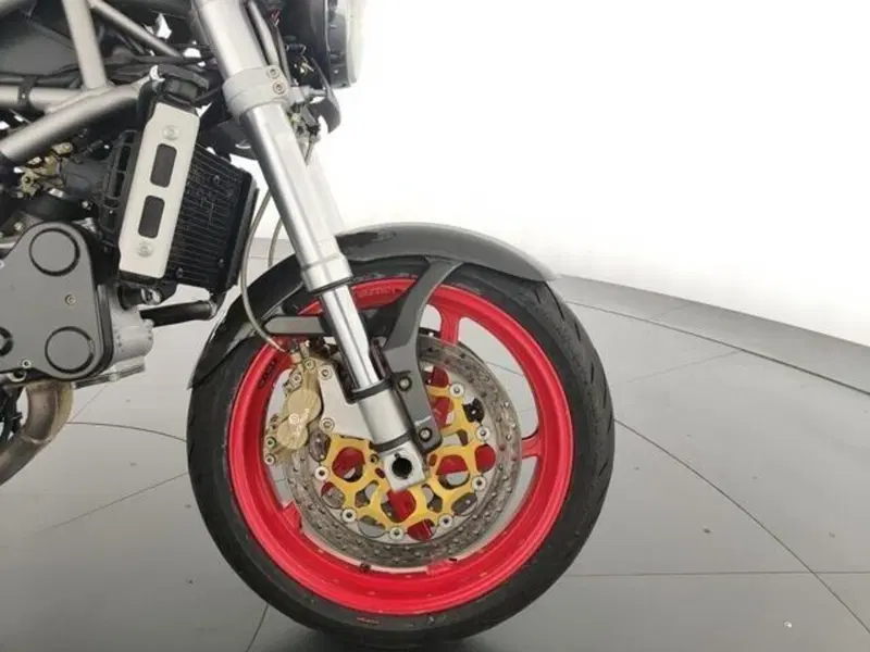 Ducati Monster 900 Dark (1999 - 02) (11)