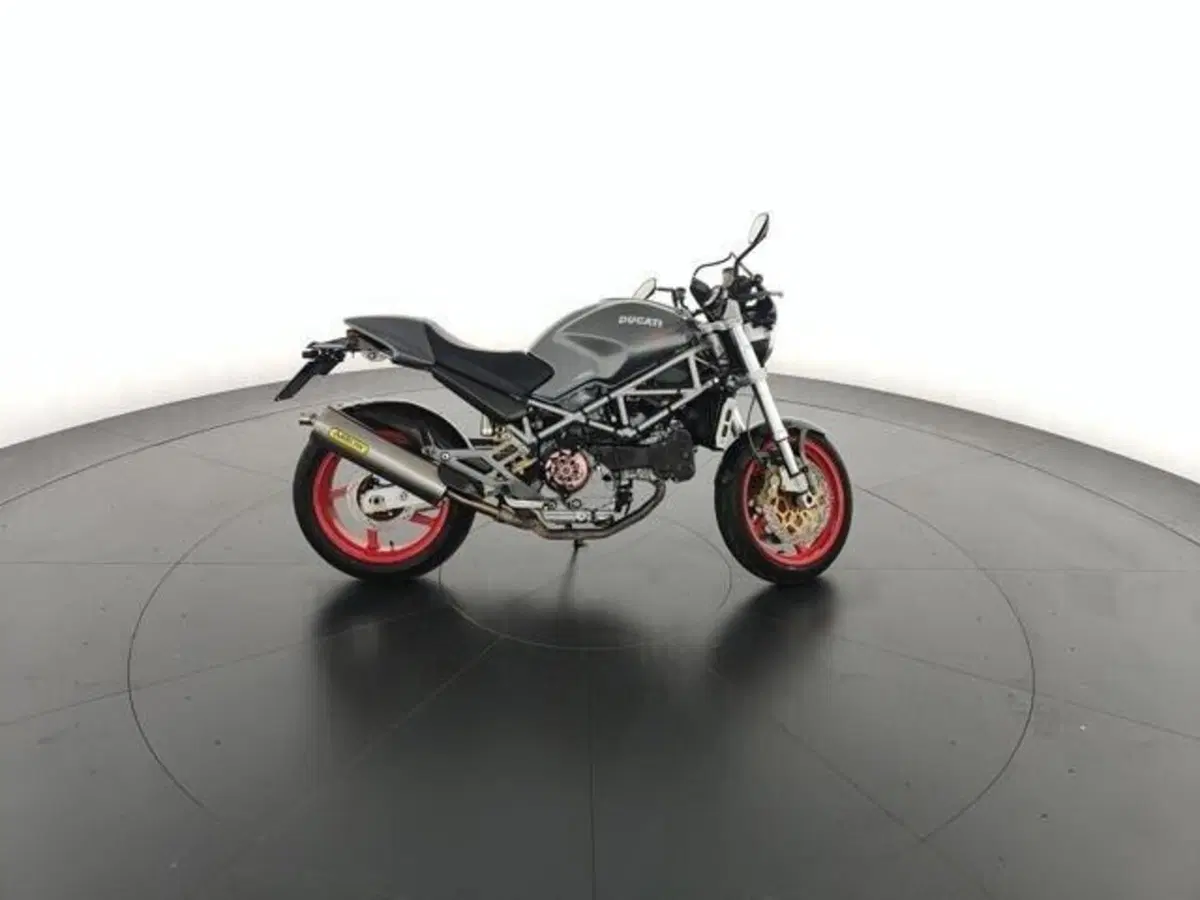 Ducati Monster 900 Dark (1999 - 02) (4)