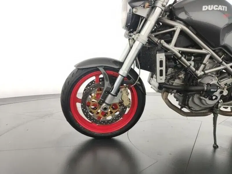 Ducati Monster 900 Dark (1999 - 02) (10)