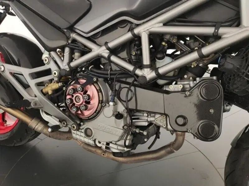 Ducati Monster 900 Dark (1999 - 02) (13)