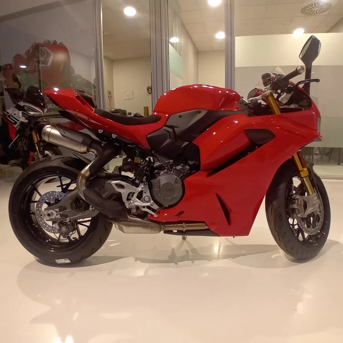 Ducati Panigale V2 S (2025 - 26) (2)