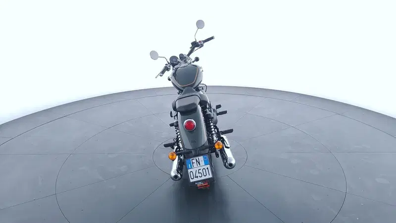 Royal Enfield Super Meteor 650 (2023 - 26) (6)