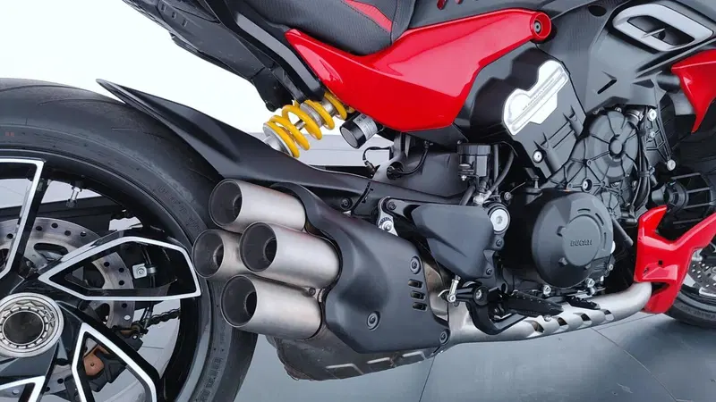 Ducati Diavel V4 (2023 - 26) (14)