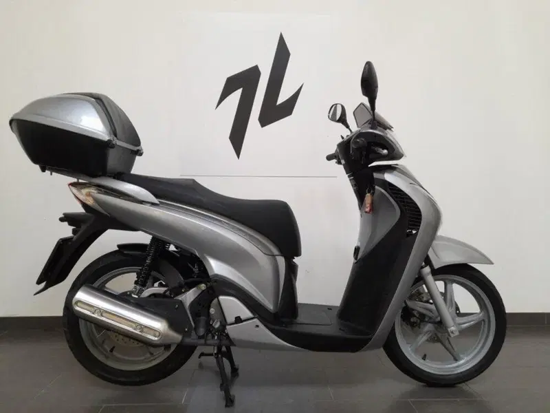 Honda SH 150i (2009 - 12) (6)