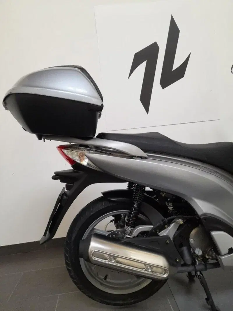 Honda SH 150i (2009 - 12) (7)
