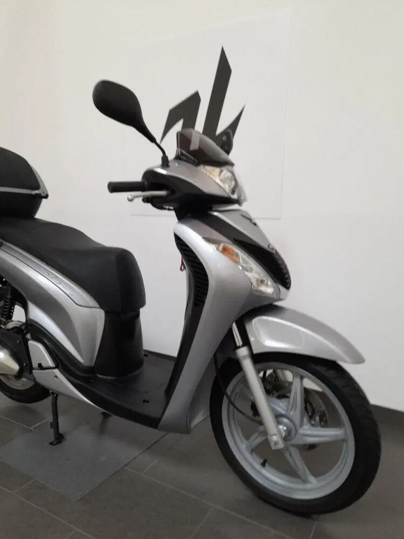 Honda SH 150i (2009 - 12) (8)