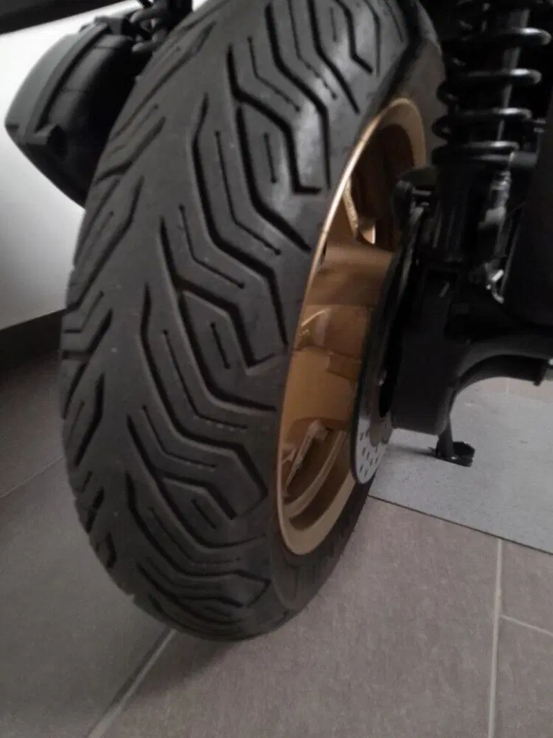 Yamaha X-Max 125 Tech Max (2021 - 24) (4)