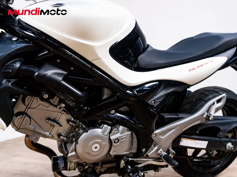 Suzuki Gladius 650 SFV (2009 - 15) (9)