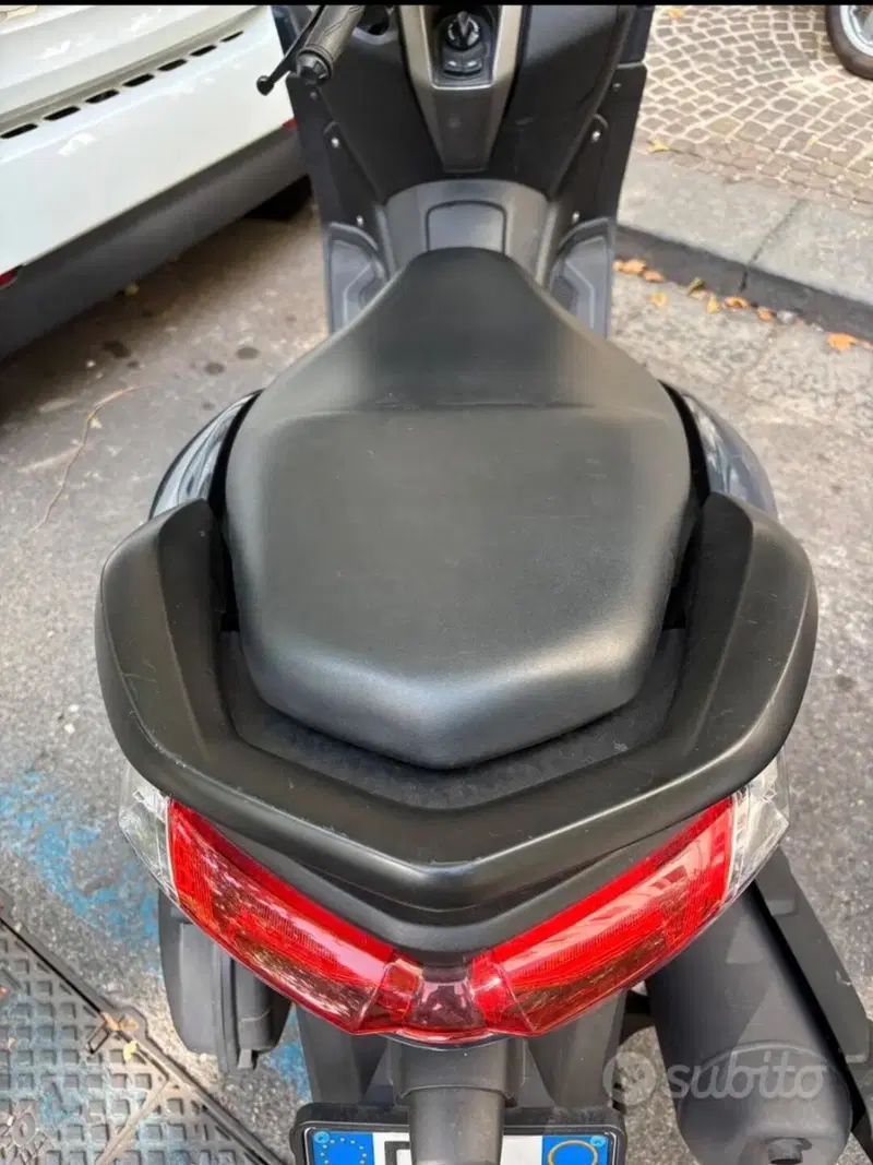 Yamaha N-Max 155 (2022 - 25) (4)