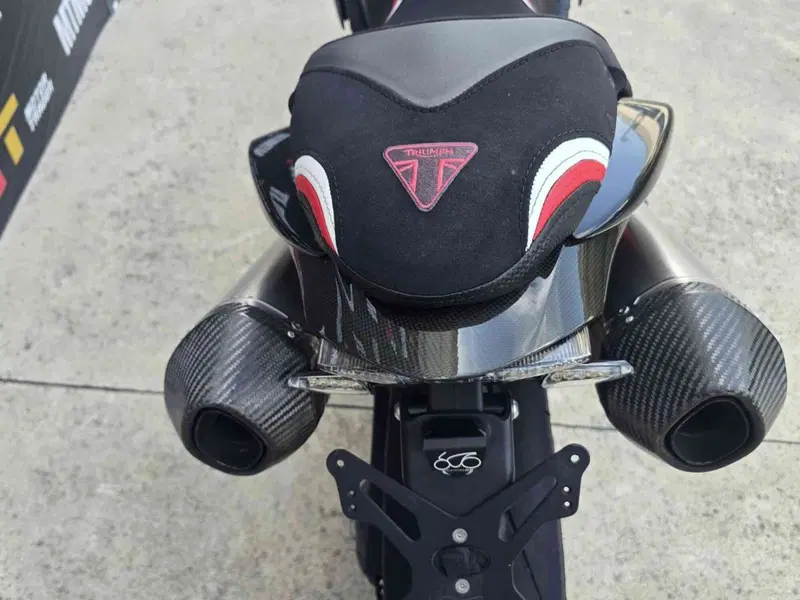 Triumph Speed Triple 1050 R ABS (2011 - 15) (7)