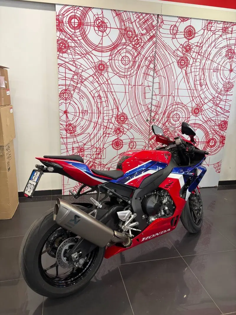 Honda CBR 1000 RR-R Fireblade (2022 - 23) (4)