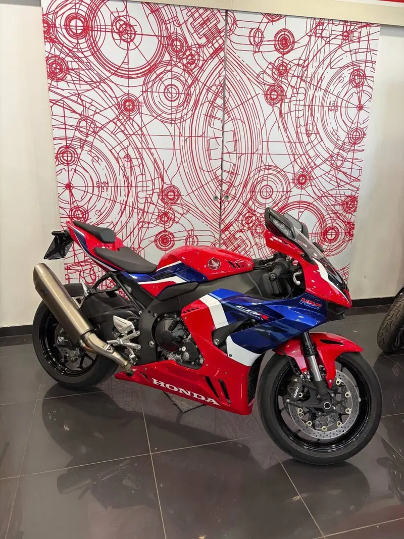 Honda CBR 1000 RR-R Fireblade (2022 - 23) (2)