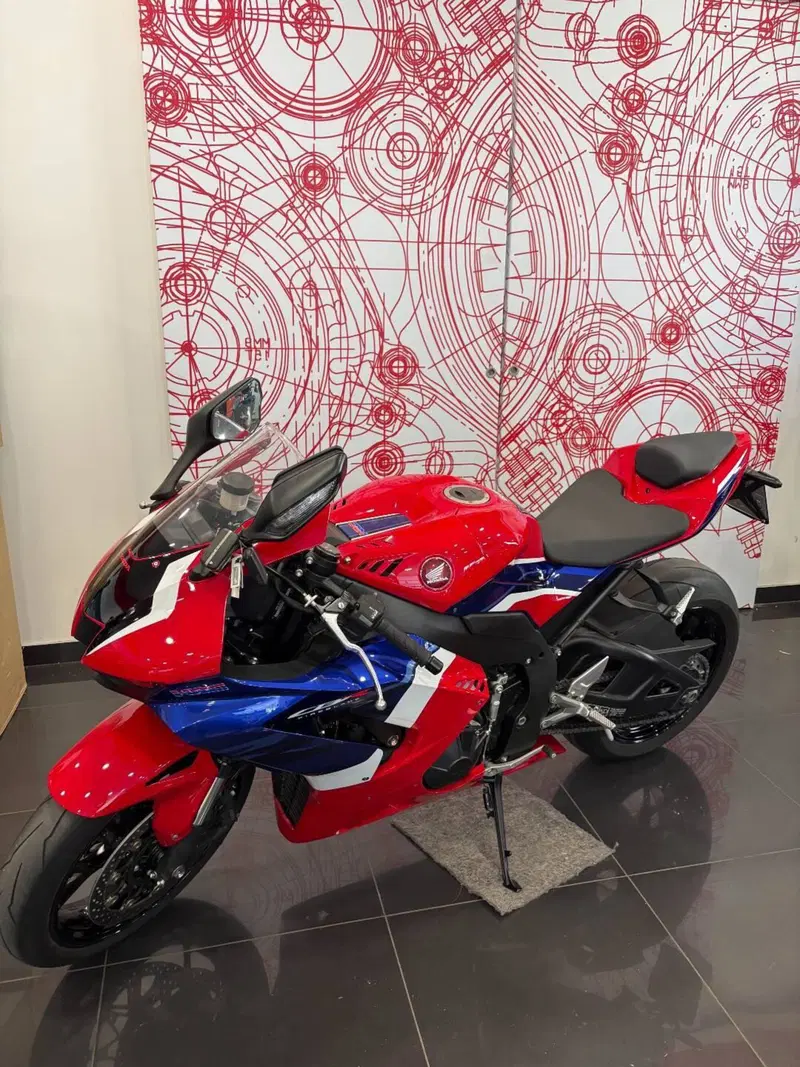 Honda CBR 1000 RR-R Fireblade (2022 - 23) (3)