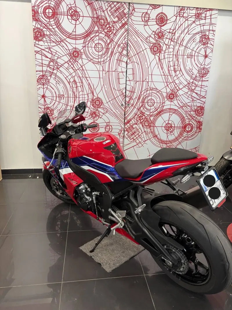 Honda CBR 1000 RR-R Fireblade (2022 - 23) (6)