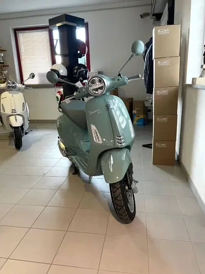 Vespa Primavera 125 80th (2026) nuova