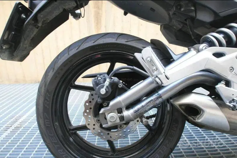 Kawasaki ER-6N (2012 - 13) (4)