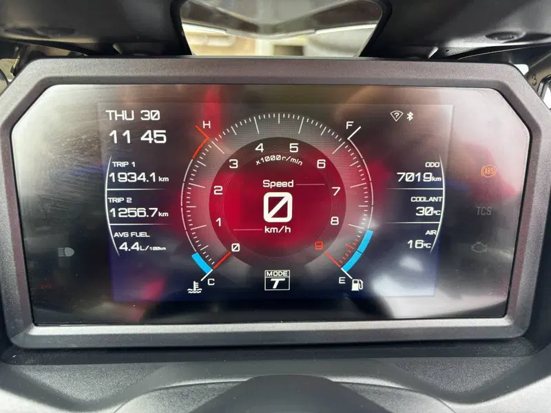 Yamaha T-Max 560 (2022 - 24) (4)