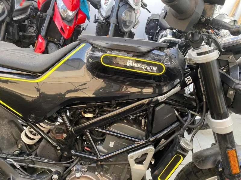 Husqvarna Svartpilen 401 (2018 - 19) (4)