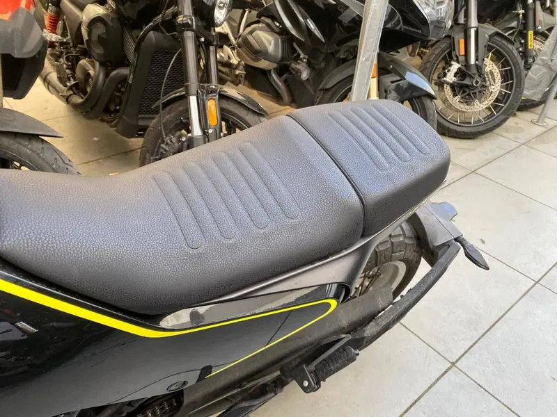 Husqvarna Svartpilen 401 (2018 - 19) (5)