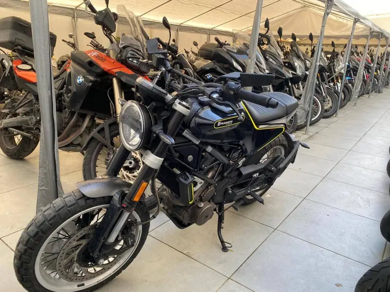 Husqvarna Svartpilen 401 (2018 - 19) (2)
