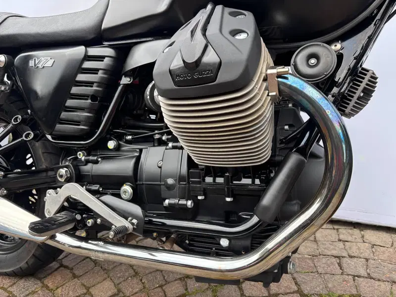 Moto Guzzi V7 Stone (2012 - 15) (3)