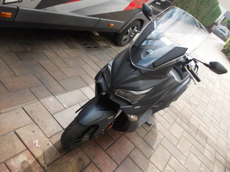 Sym Joymax 300 Z+ (2021 - 24) (3)
