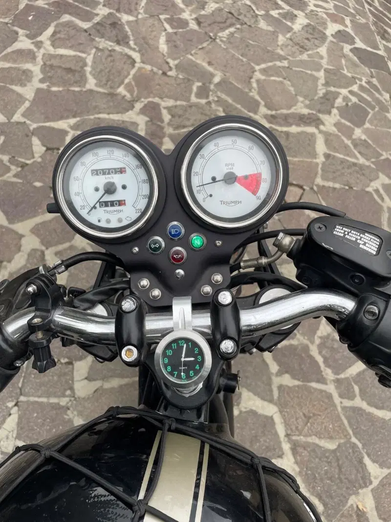 Triumph Thruxton 900 (2004 - 15) (4)