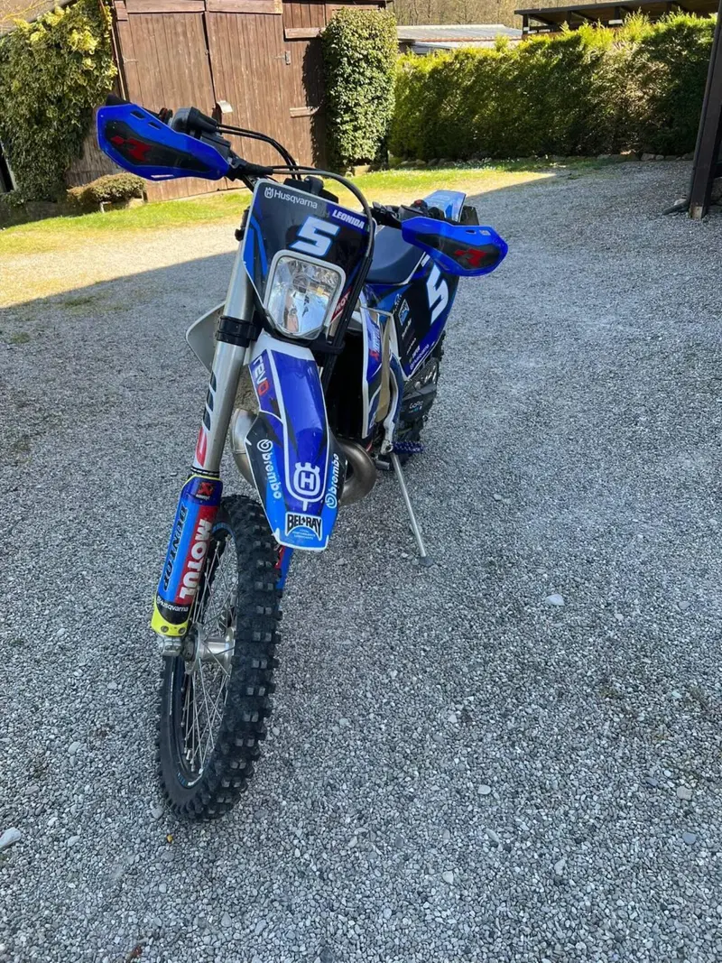 Husqvarna TE 250i (2018) (2)