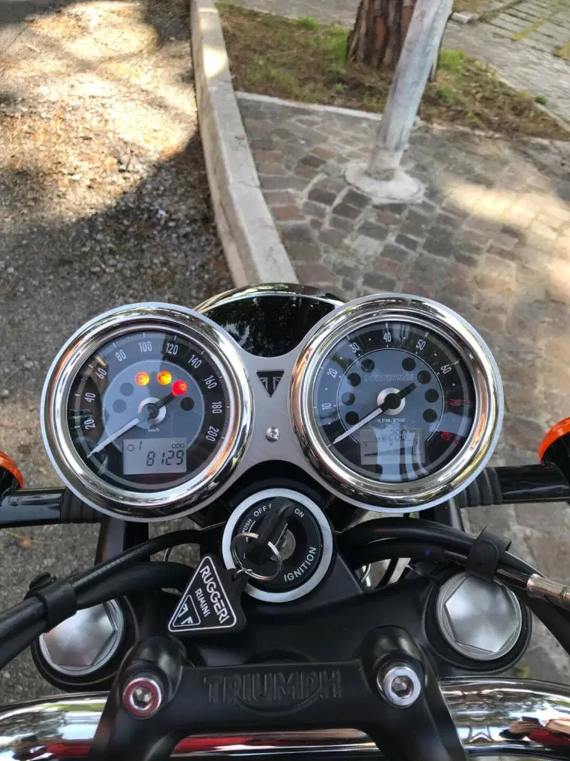 Triumph Bonneville T100 (2021 - 25) (10)