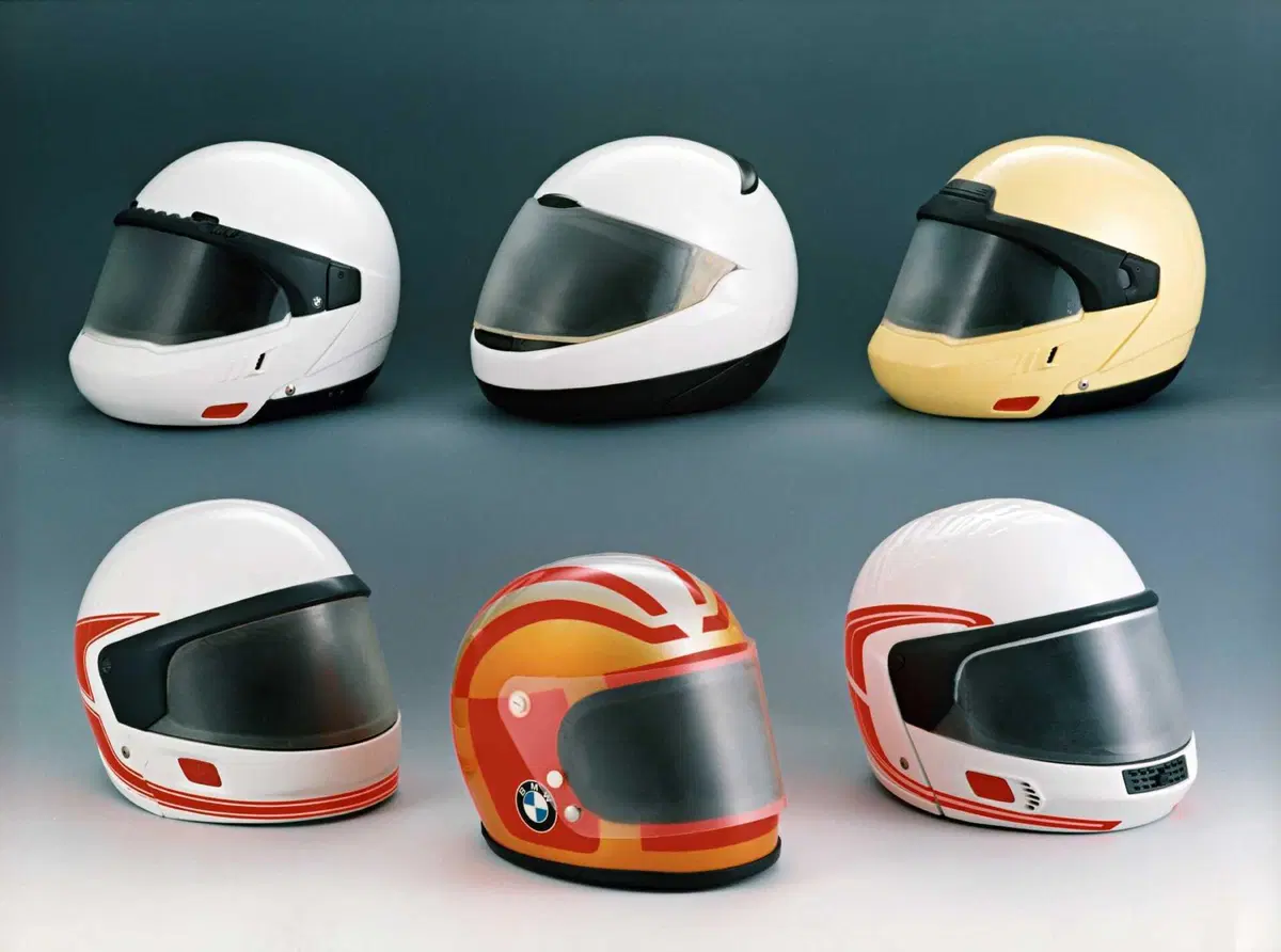 BMW Motorrad celebra i 50 anni dei suoi caschi. Tutta la storia del System step by step (4)