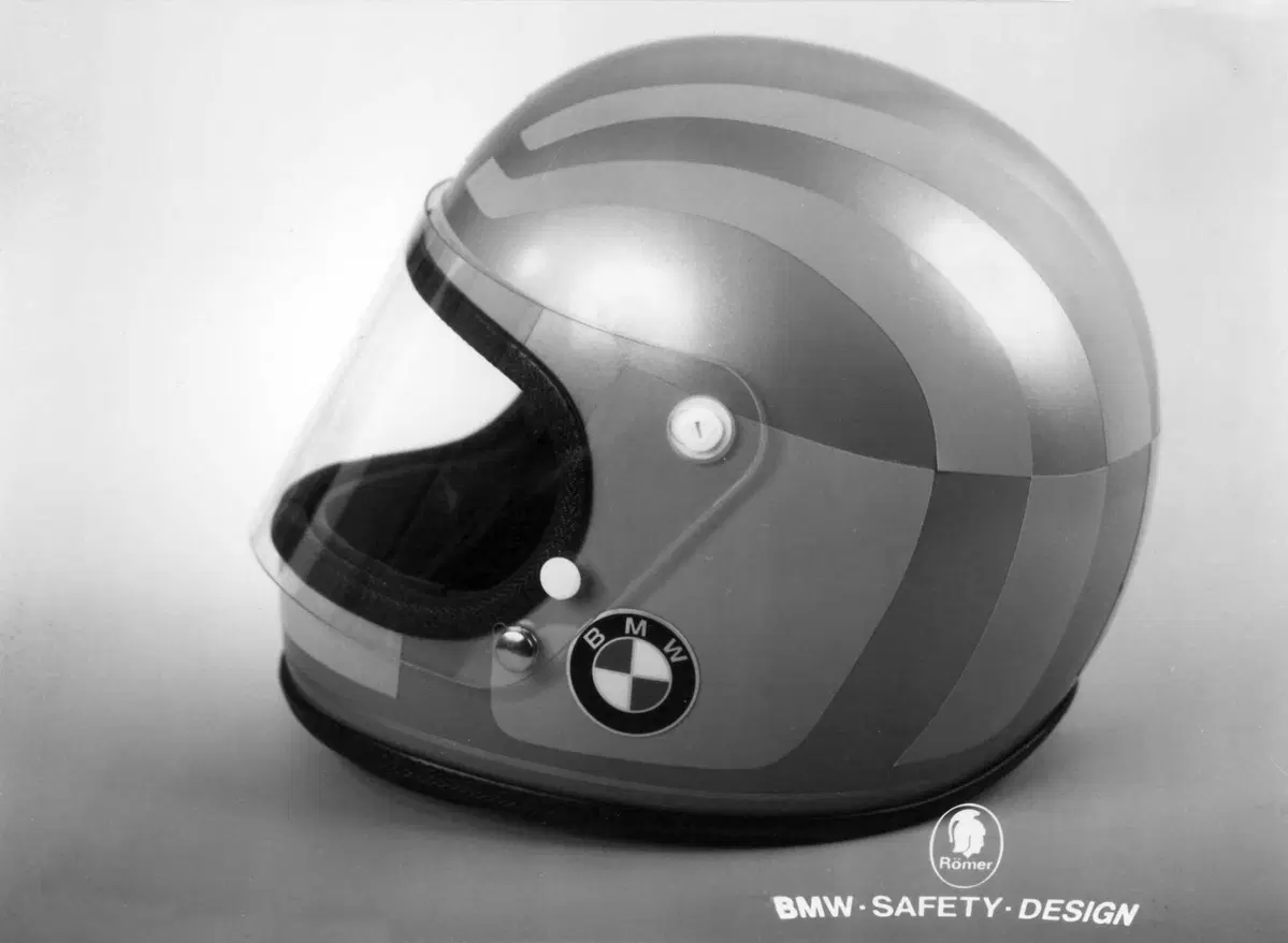 BMW Motorrad celebra i 50 anni dei suoi caschi. Tutta la storia del System step by step (15)