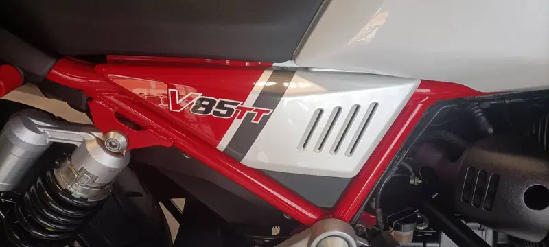Moto Guzzi V85 TT (2019 - 20) (7)