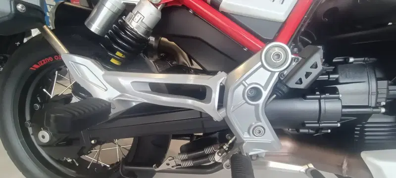 Moto Guzzi V85 TT (2019 - 20) (9)