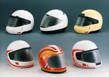 BMW Motorrad celebra i 50 anni dei suoi caschi. Tutta la storia del System step by step