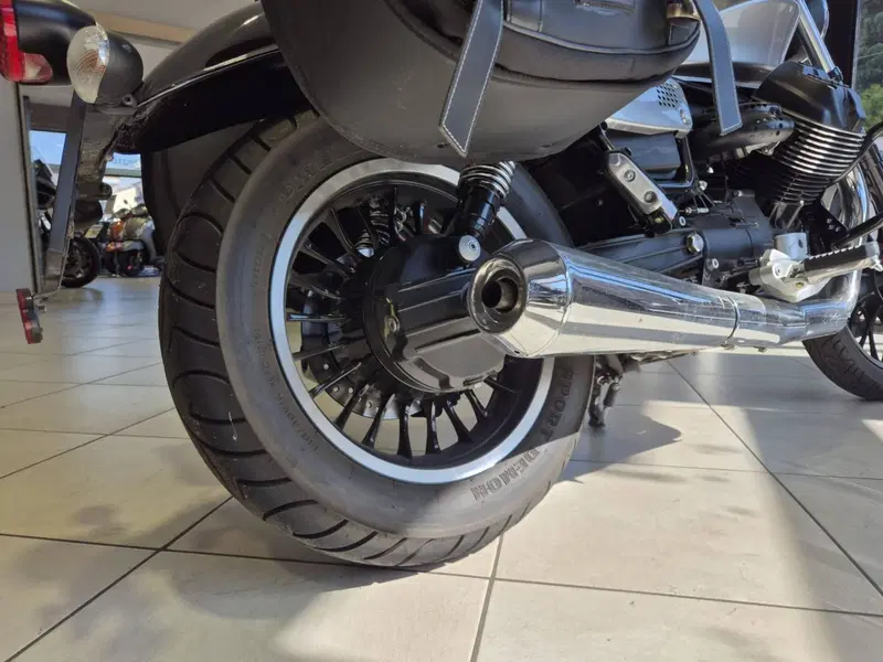 Moto Guzzi V9 Roamer (2021 - 24) (8)