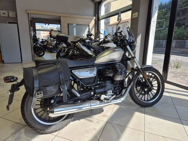 Moto Guzzi V9 Roamer (2021 - 24) (3)