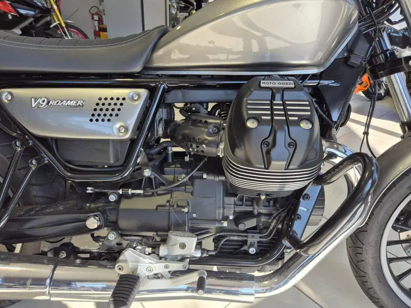 Moto Guzzi V9 Roamer (2021 - 24) (10)