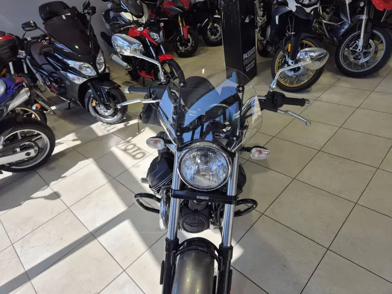 Moto Guzzi V9 Roamer (2021 - 24) (12)