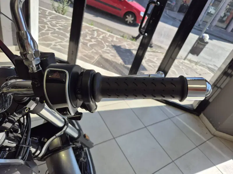 Moto Guzzi V9 Roamer (2021 - 24) (14)