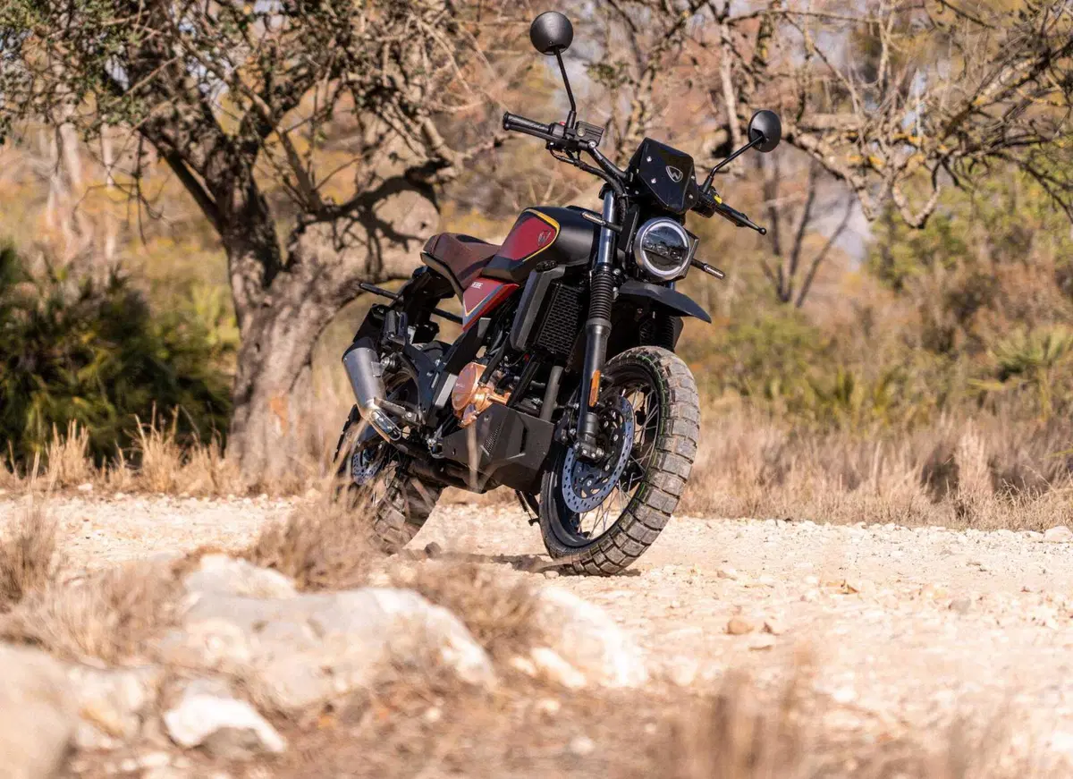 A maggio la Wottan Rebbe Scrambler 125 costa 900 euro in meno (3)