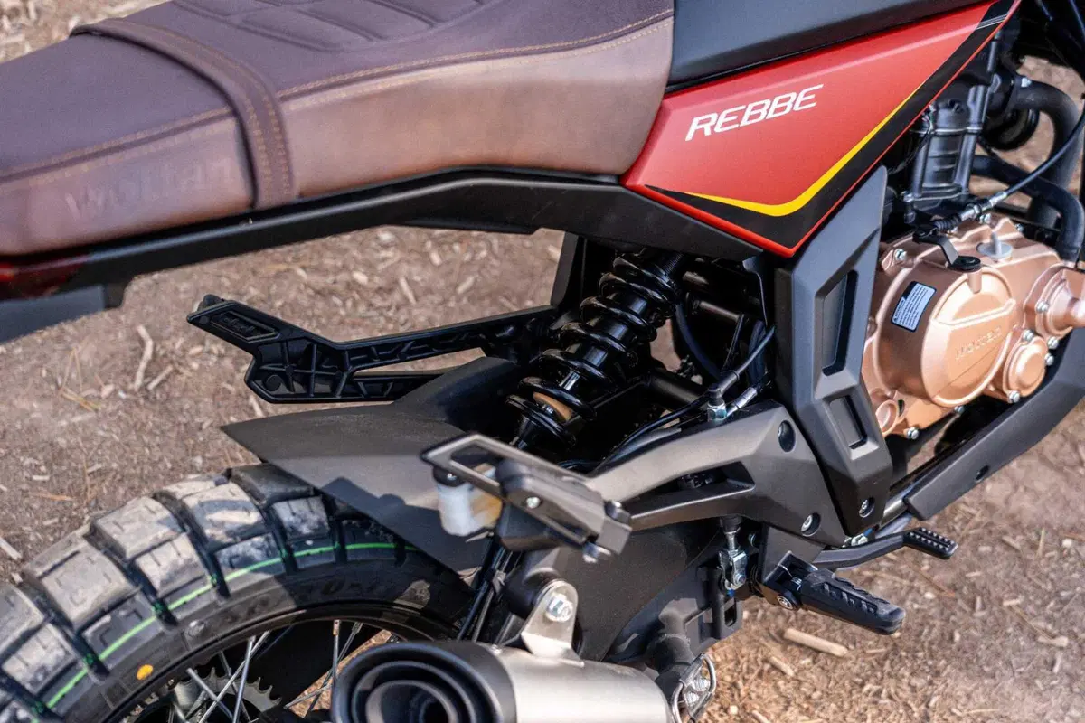 A maggio la Wottan Rebbe Scrambler 125 costa 900 euro in meno (10)
