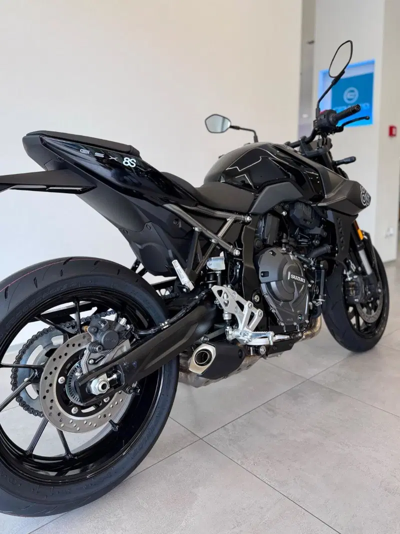 Suzuki GSX-8S (2025 - 26) (7)