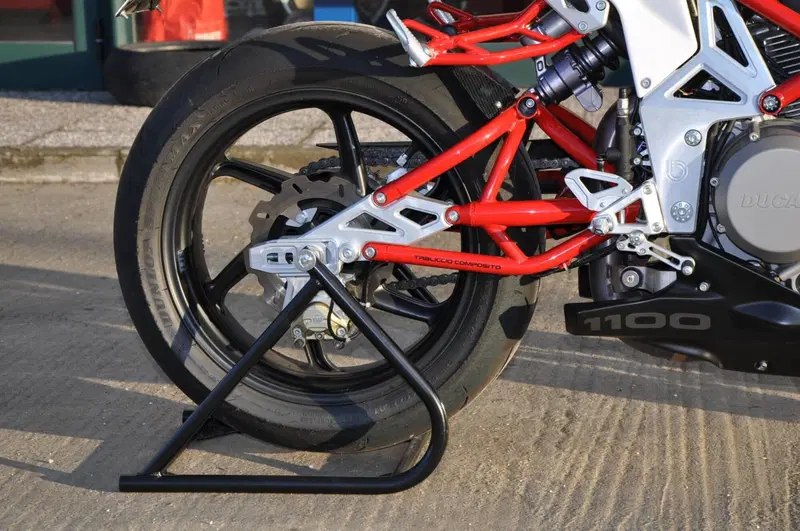 Bimota DB6 Delirio E (2006 - 15) (2)