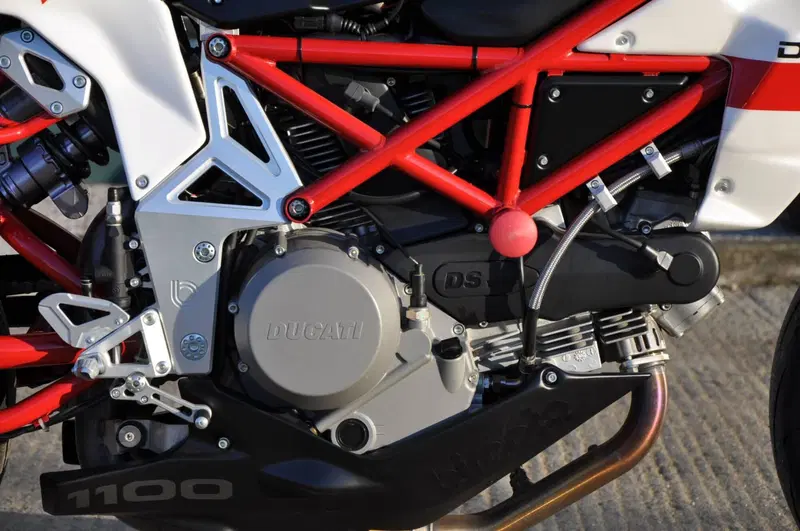 Bimota DB6 Delirio E (2006 - 15) (4)