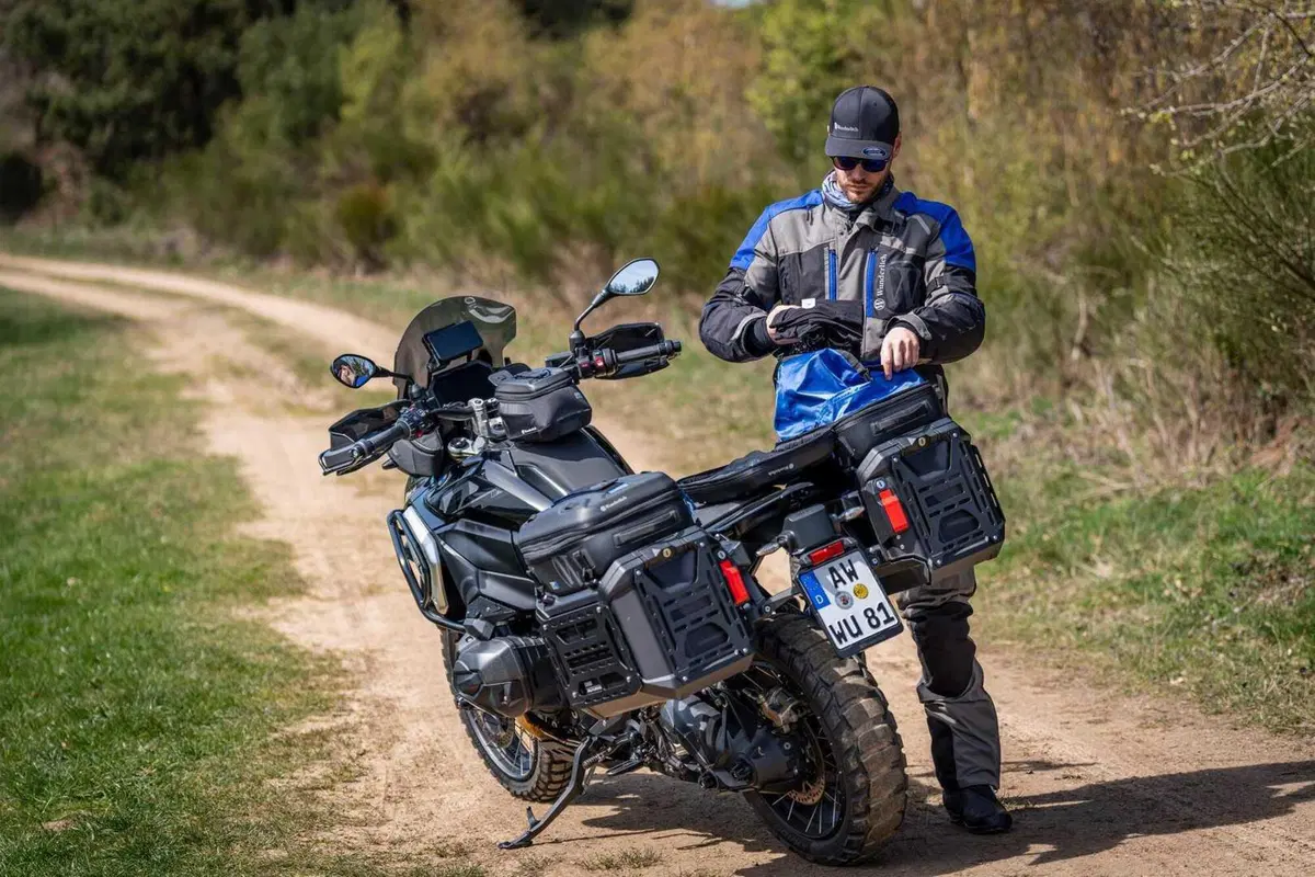 Wunderlich TOPBAG: le borse da mettere sopra alle valigie originali BMW (10)
