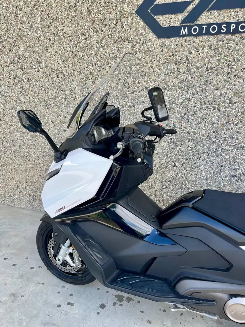 Kymco AK 575 Premium (2025 - 26) (7)