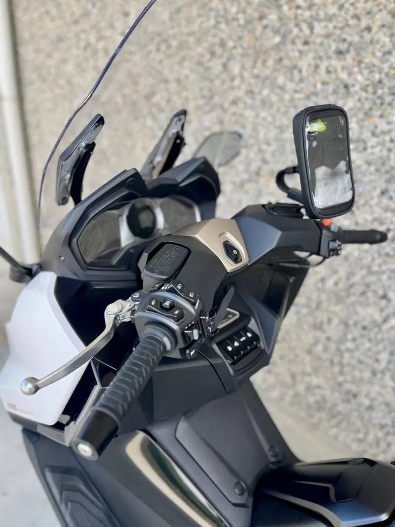 Kymco AK 575 Premium (2025 - 26) (10)