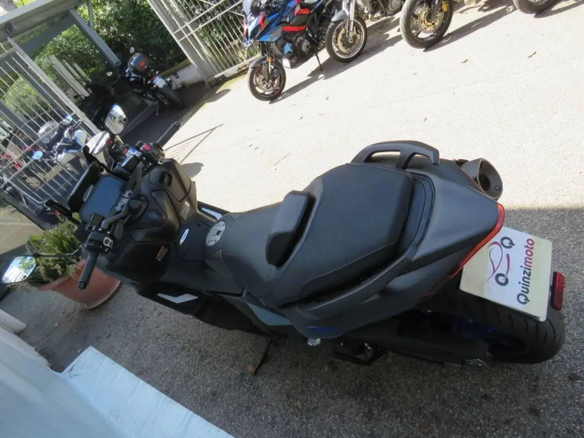 Yamaha T-Max 560 (2025 - 26) (5)
